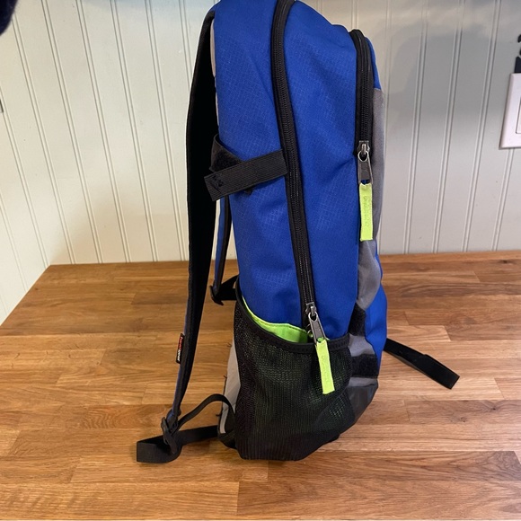 SOLD Under Armour Backpack - Picture 2 of 9